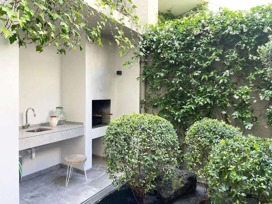Charming Lapa Apartment With A Private Patio Lisbon