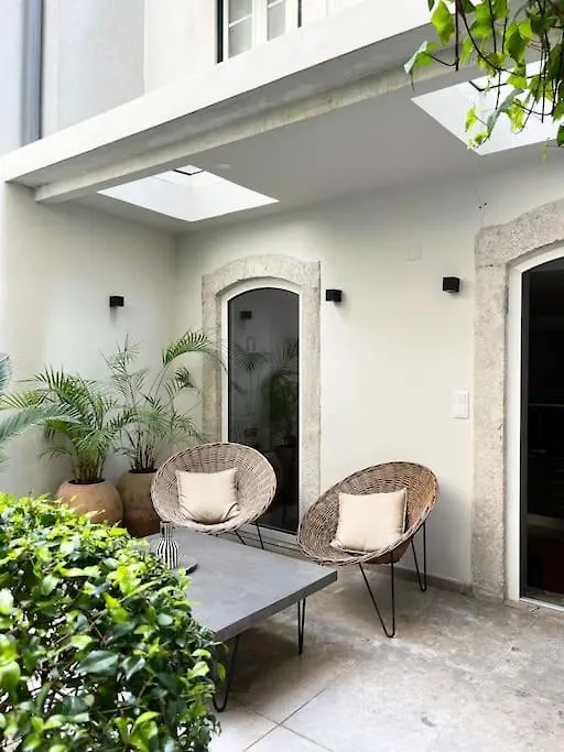 Charming Lapa Apartment With A Private Patio Lisbon